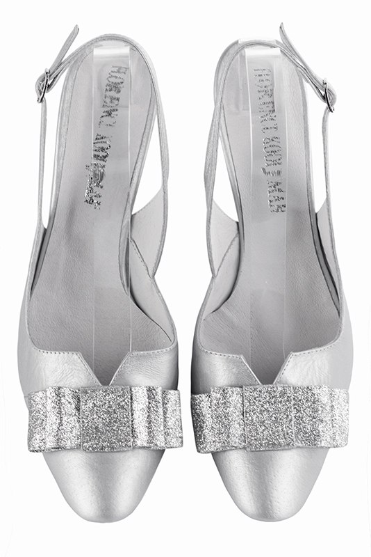 Light silver women's open back shoes, with a knot. Round toe. High slim heel. Top view - Florence KOOIJMAN